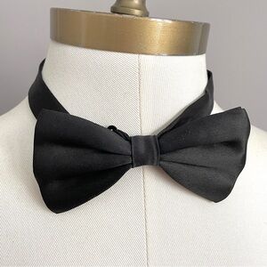 Black Silk Bow Tie - O/S, already tied!